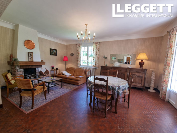 Image No.2-6 Bed House for sale