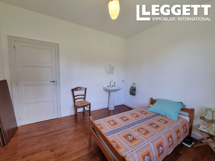 Image No.6-6 Bed House for sale