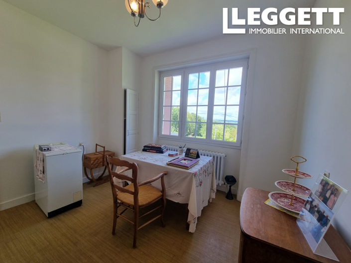 Image No.8-6 Bed House for sale