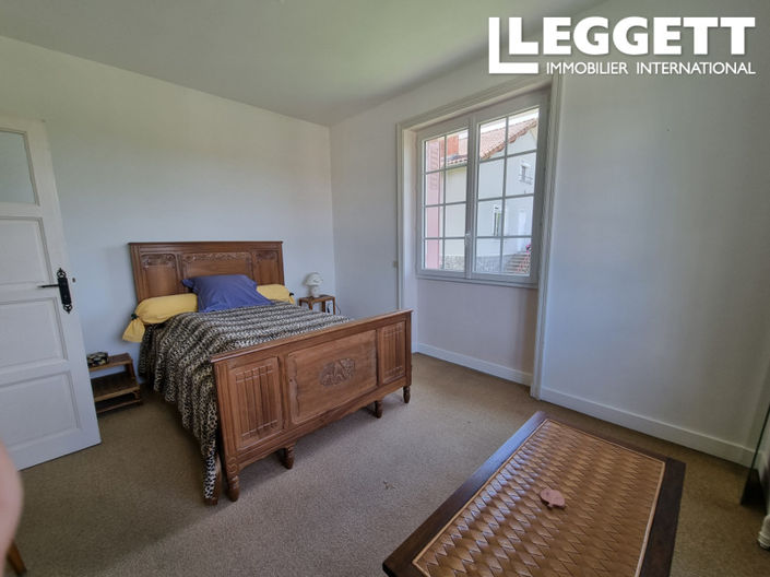 Image No.9-6 Bed House for sale