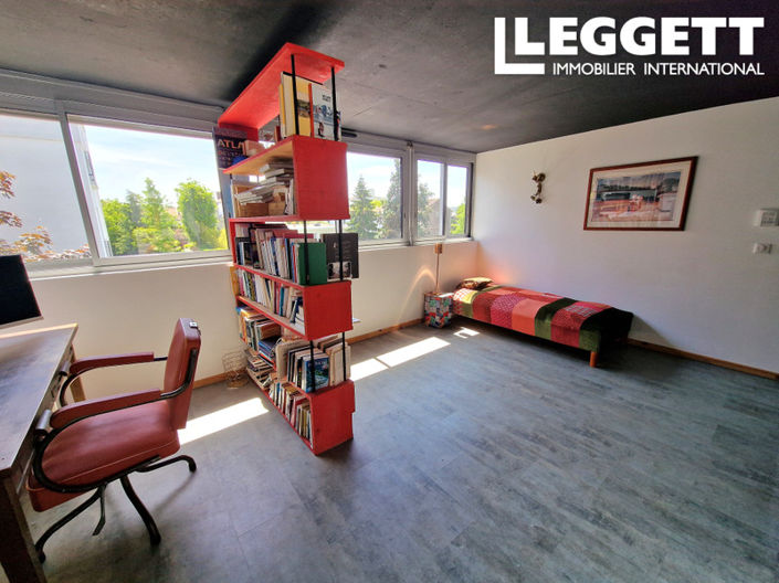 Image No.8-5 Bed House for sale