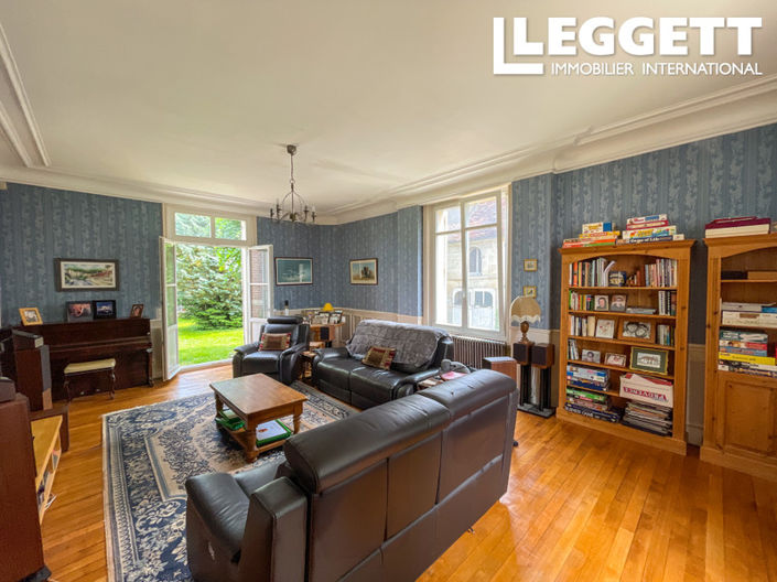 Image No.4-8 Bed House for sale