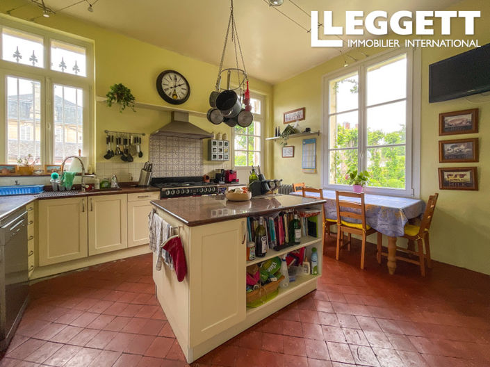 Image No.6-8 Bed House for sale