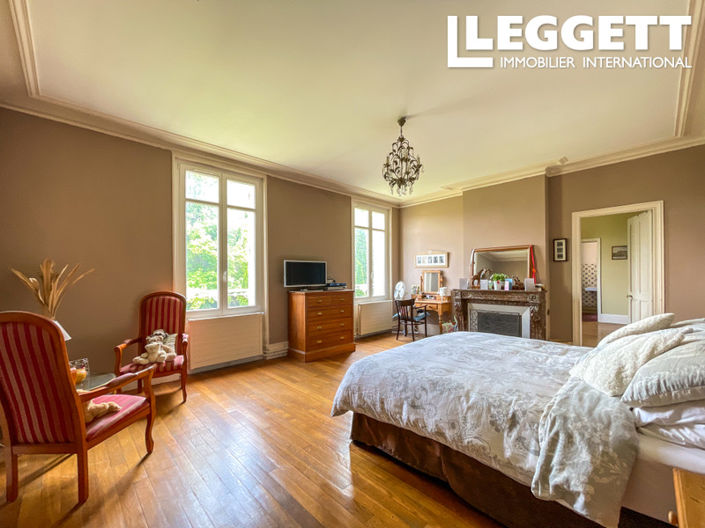 Image No.7-8 Bed House for sale