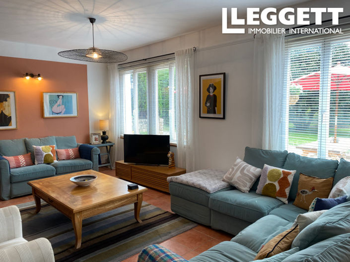 Image No.5-8 Bed House for sale