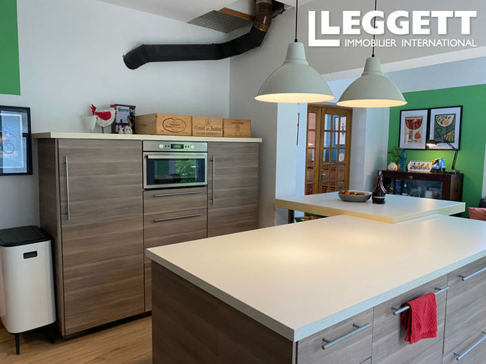 Image No.9-8 Bed House for sale