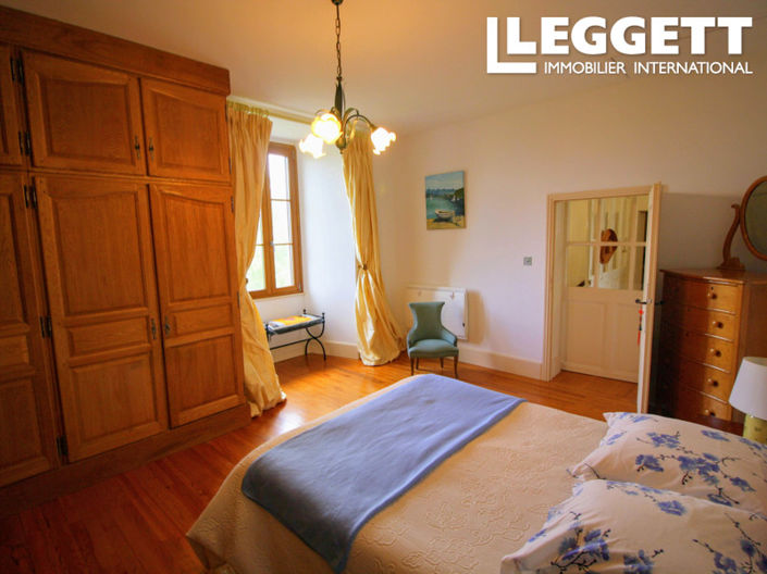 Image No.10-3 Bed House for sale