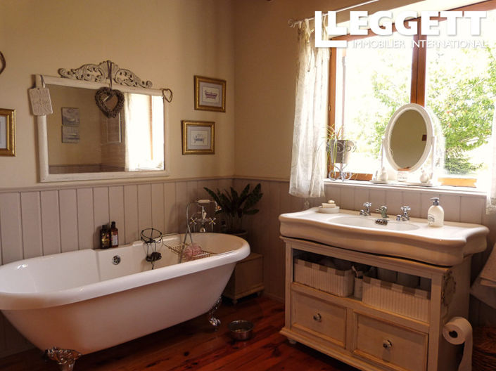 Image No.10-4 Bed House for sale