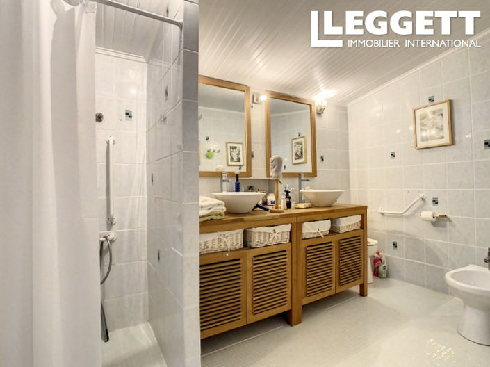 Image No.5-10 Bed House for sale