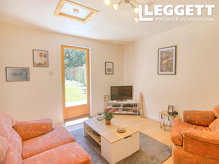 Image No.8-7 Bed House for sale