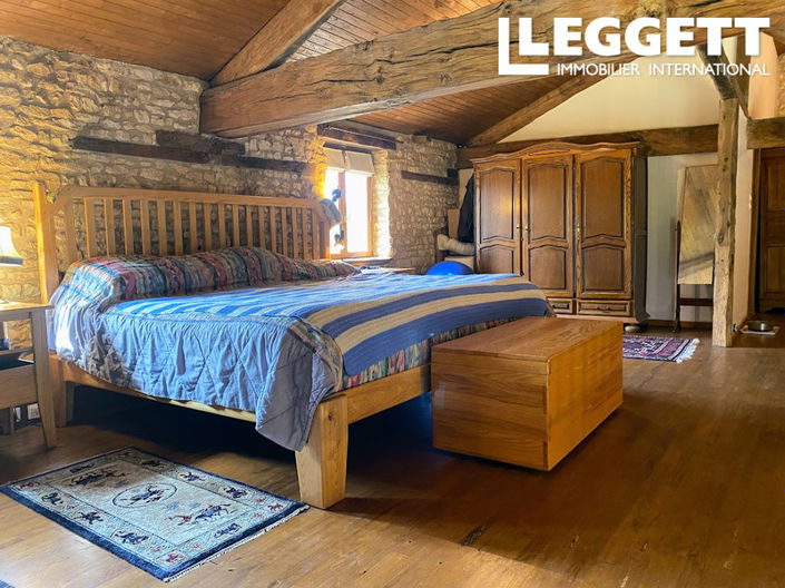 Image No.8-5 Bed House for sale