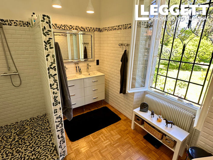 Image No.7-6 Bed House for sale