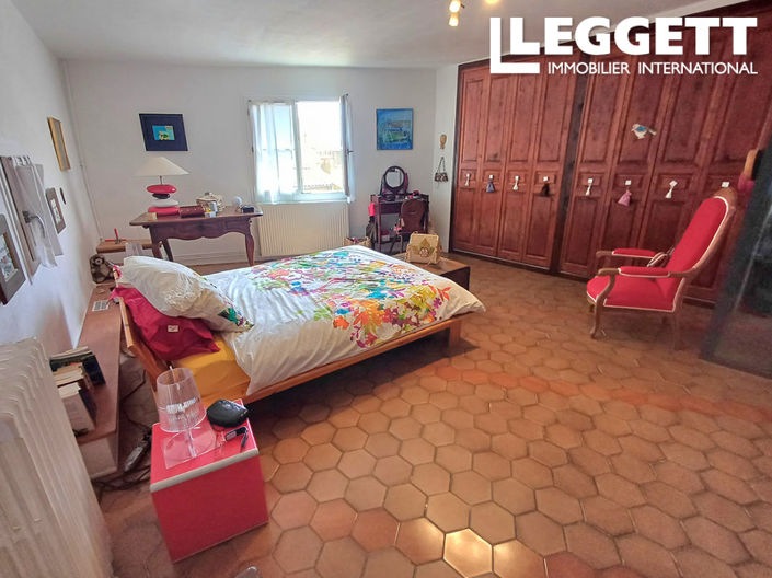 Image No.9-4 Bed House for sale