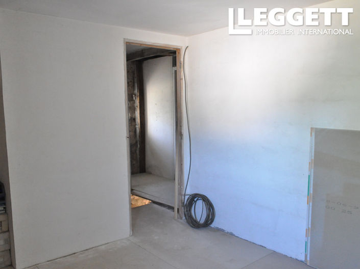 Image No.8-2 Bed House for sale