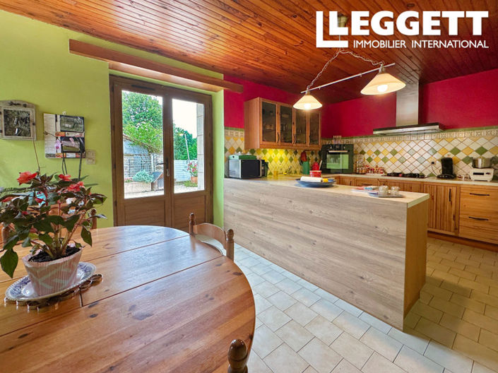 Image No.2-4 Bed House for sale