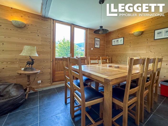 Image No.8-5 Bed House for sale