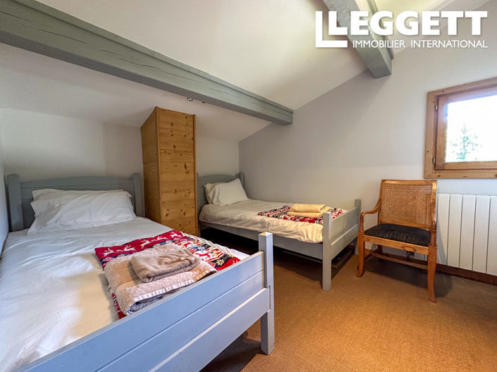 Image No.9-5 Bed House for sale