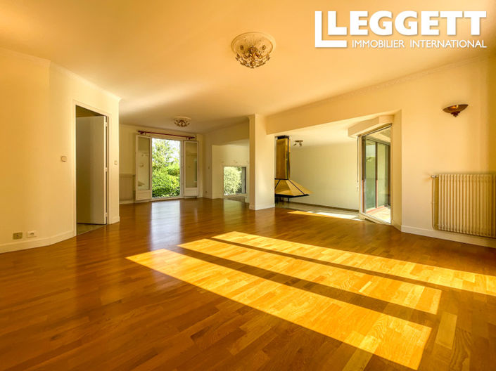 Image No.2-6 Bed House for sale