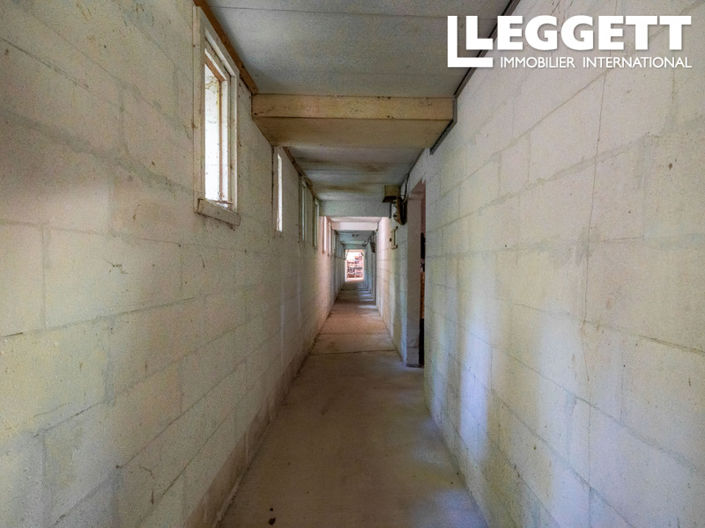 Image No.5-Bar for sale