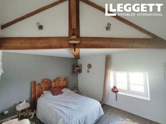 Image No.8-5 Bed House for sale