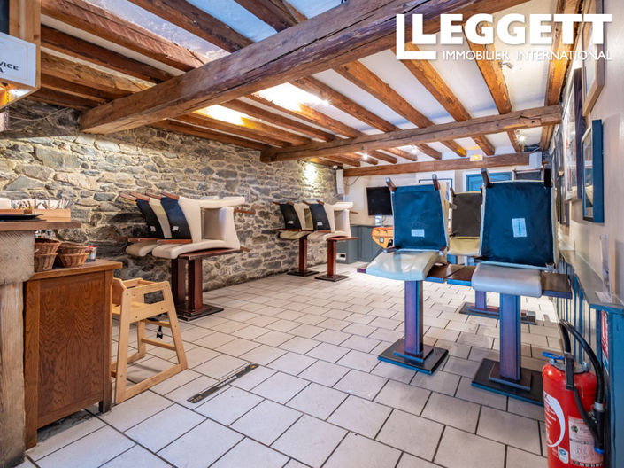 Image No.6-4 Bed Commercial for sale