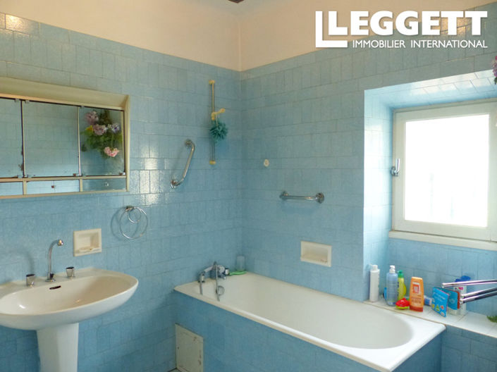 Image No.10-6 Bed House for sale