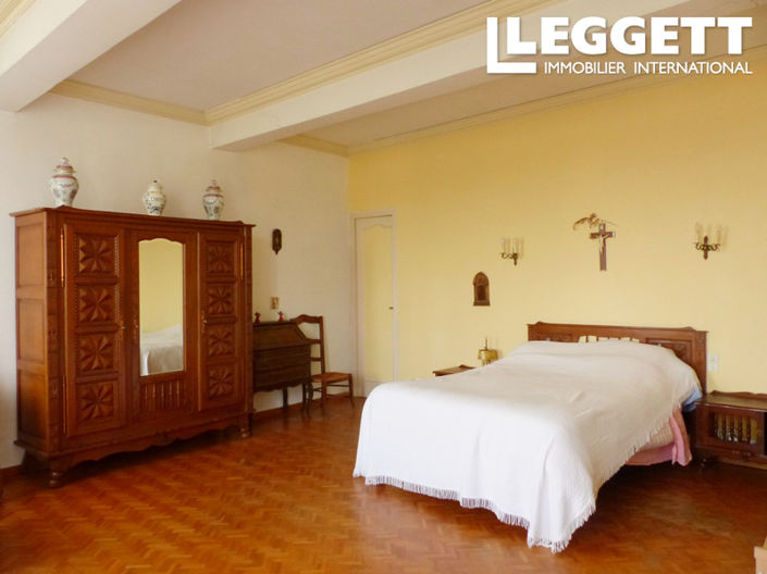 Image No.6-6 Bed House for sale