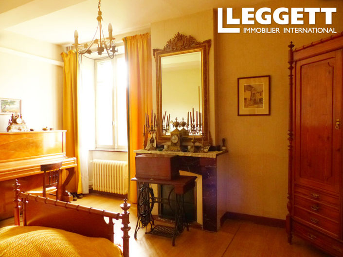 Image No.8-6 Bed House for sale