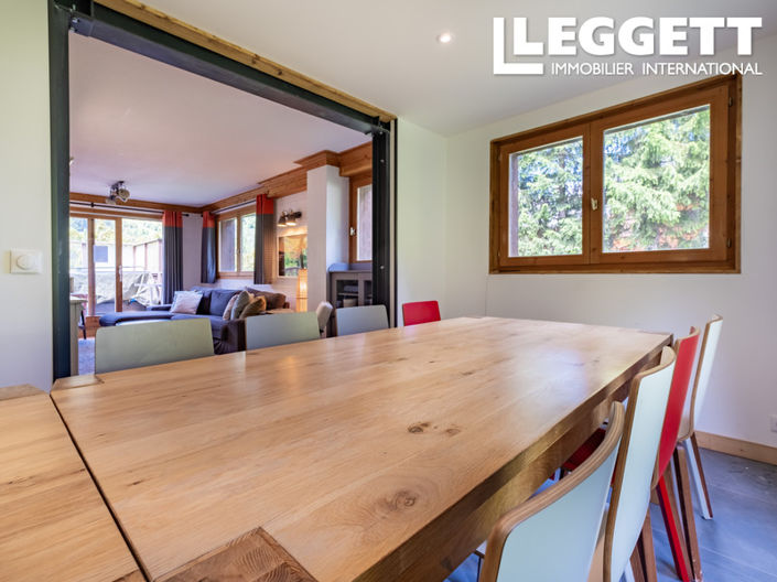 Image No.6-8 Bed House for sale