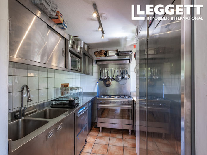 Image No.8-8 Bed House for sale