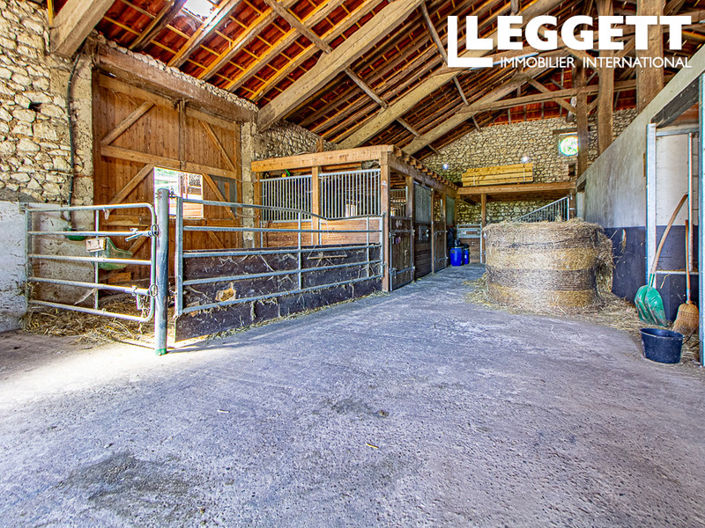 Image No.10-8 Bed House for sale