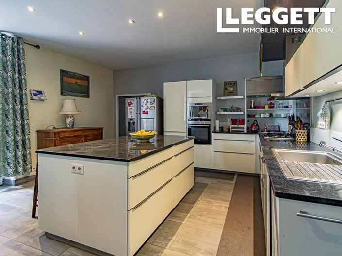 Image No.7-8 Bed House for sale