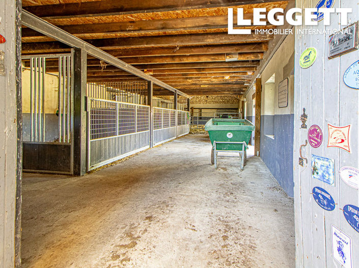 Image No.9-8 Bed House for sale