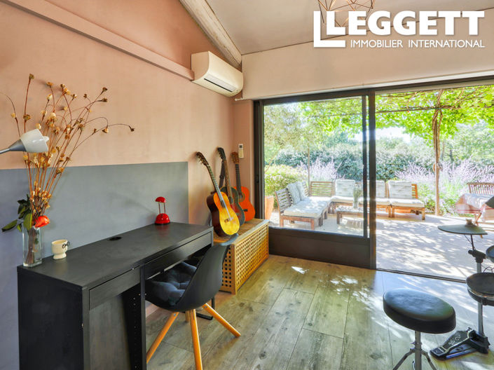 Image No.8-7 Bed House for sale