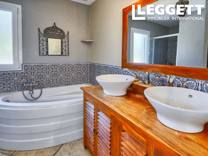 Image No.9-7 Bed House for sale