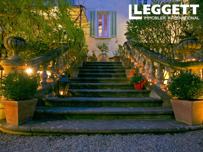 Image No.2-10 Bed House for sale