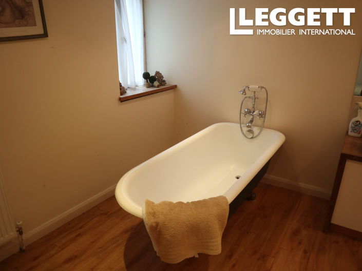 Image No.9-3 Bed House for sale