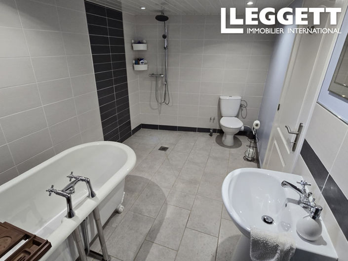 Image No.8-3 Bed House for sale