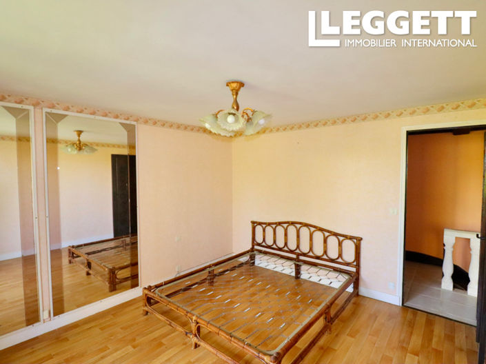 Image No.6-3 Bed House for sale
