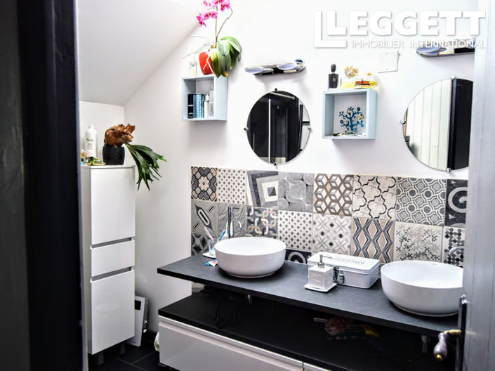 Image No.9-2 Bed House for sale