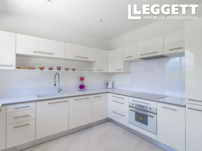 Image No.10-5 Bed House for sale