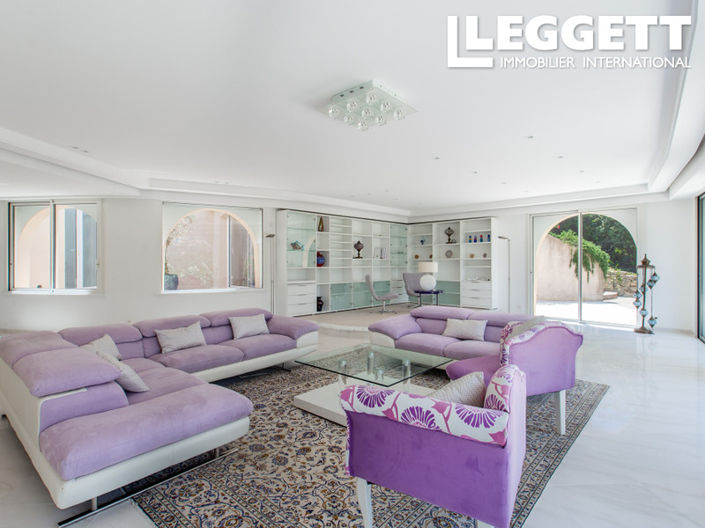 Image No.5-5 Bed House for sale