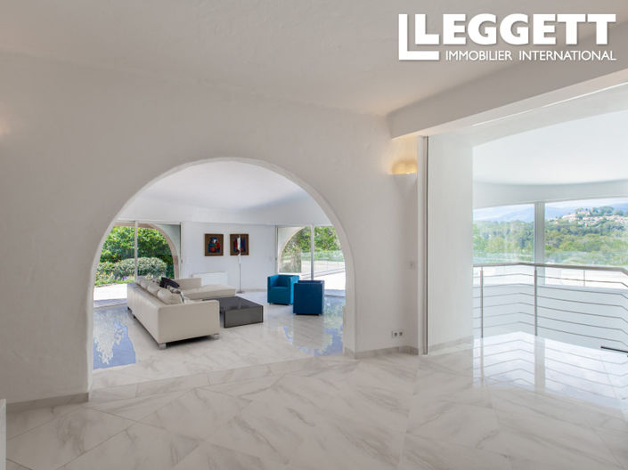 Image No.8-5 Bed House for sale