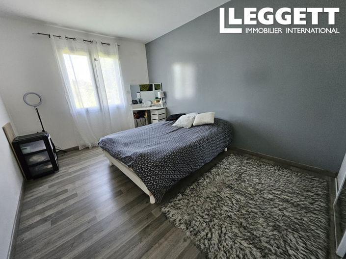 Image No.8-4 Bed House for sale