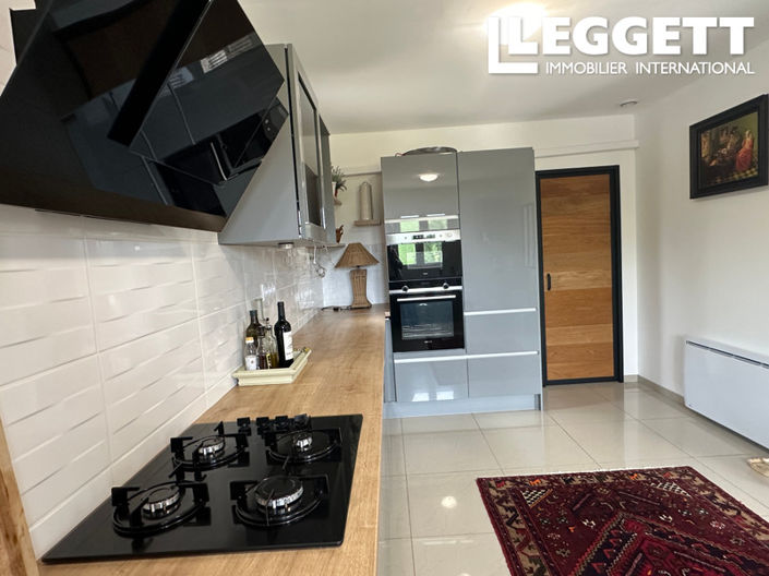 Image No.6-3 Bed House for sale