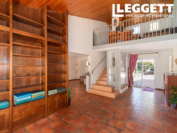 Image No.5-6 Bed House for sale