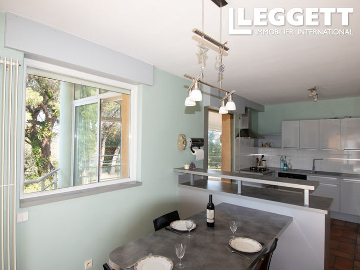 Image No.8-6 Bed House for sale