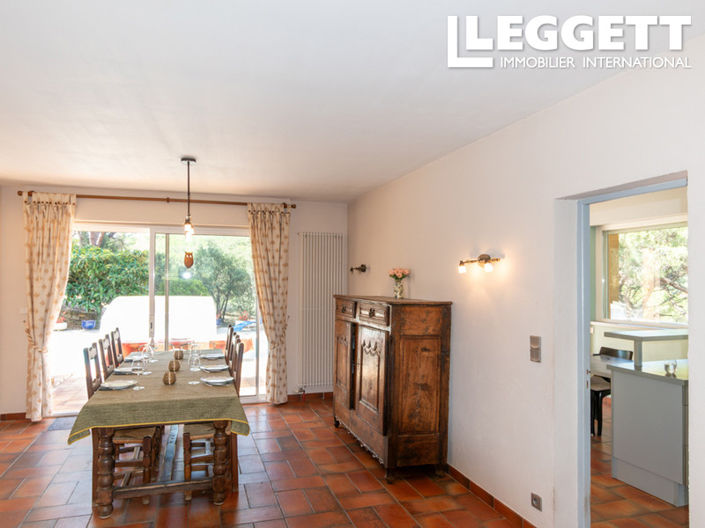 Image No.9-6 Bed House for sale