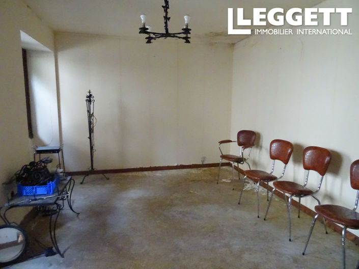 Image No.8-5 Bed House for sale