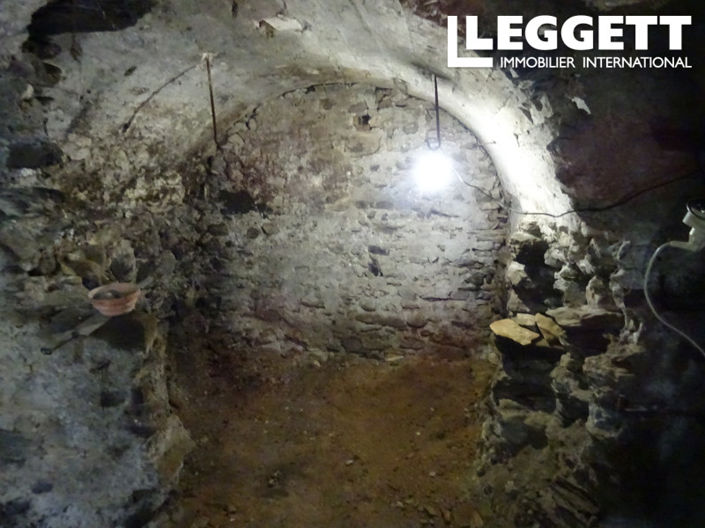 Image No.9-5 Bed House for sale